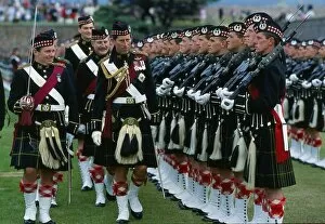 00185 Collection: Prince Charles Prince of Wales inspecting troops with highland uniform / kilt at Fort
