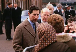 00185 Prints: Prince Charles Prince of Wales March 1990 on walkabout talking to the crowd C / T