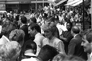 PRINCE CHARLES AND PRINCESS DIANA ON A WALKABOUT ON A VISIT TO BRIXTON. JULY 1987