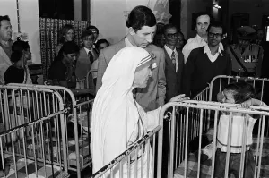 01380 Prints: Prince Charles visits Mother Teresa at her institution in Calcutta, India. December 1980