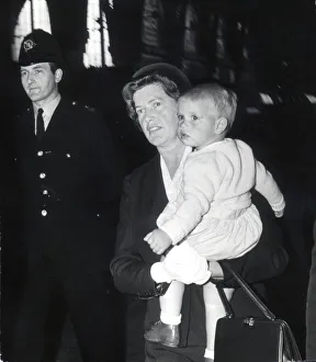 PRINCE EDWARD AND HIS NANNY AT KINGS CROSS STATION LONDON ON ROUTE TO ABERDEEN - 16