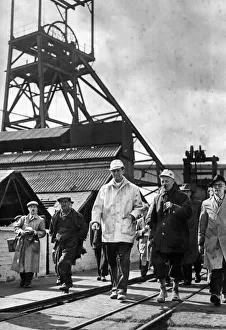 01131 Prints: Prince Philip, Duke of Edinburgh visits the Mosley Common Colliery, Lancashire