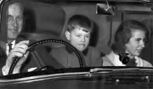 Prince Phillip with Prince Andrew & Princess Anne set off to Windsor for the Christmas