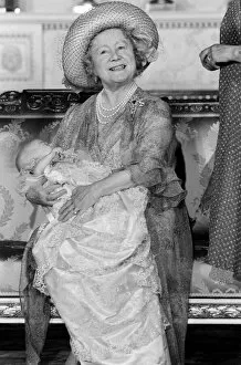 Images Dated 1st August 1982: Prince William Collection 1982 Queen Mother with great grandson William in