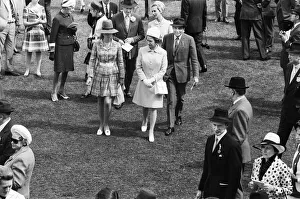 00395 Prints: Princess Anne and Queen Elizabeth II among the racegoers at Glorious Goodwood