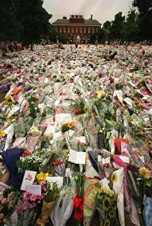Princess Diana Death 31 August 1997 Floral tributes at Kensington Palace Flowers