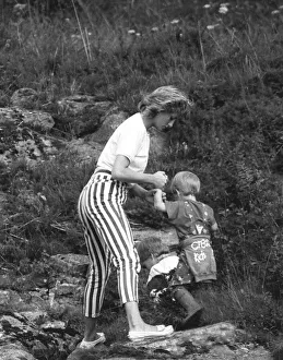 PRINCESS DIANA WITH PRINCE HARRY AND PRINCE WILLIAM 19 / 08 / 1987 CODE