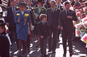 01495 Prints: PRINCESS DIANA, PRINCE WILLIAM AND PRINCE CHARLES WALKING PAST FANS AS THEY ATTEND A