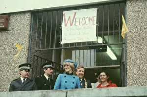 01060 Collection: Princess Diana visits the people of Easterhouse in Glasgow. Scotland