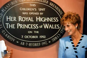 Visiting Prints: Princess Diana visits Wales, Wednesday 7th October 1992. Our Picture Shows