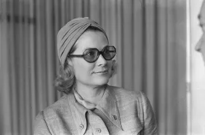 01094 Prints: Princess Grace of Monaco arrives at Dublin Airport in Ireland
