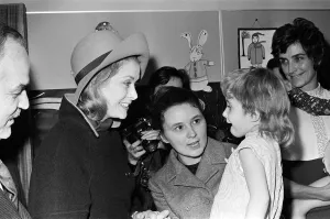 01490 Prints: Princess Grace and Prince Rainier of Monaco visits Pinderfields Hospital, Wakefield