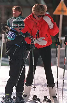 01416 Prints: PRINCESS OF WALES WITH SON PRINCE HARRY AS THEY TAKE A SKIING HOLIDAY IN LECH