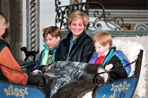 01478 Collection: PRINCESS OF WALES WITH SONS PRINCE WILLIAM & PRINCE HARRY AS THEY TAKE A RIDE IN A