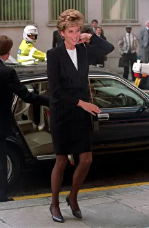 01416 Prints: PRINCESS OF WALES VISITING HOME OFFICE WEARING PIN STRIPE SUIT 1993