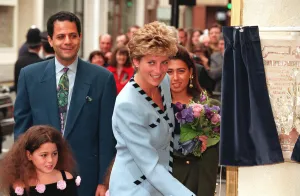 PRINCESS OF WALES WEARING BLUE JACKET AS SHE OPENS THE EGYPTIAN HOUSE FOR PRODUCTIVE