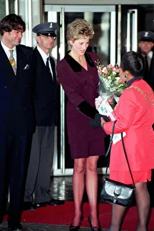 01416 Prints: PRINCESS OF WALES WEARING A PURPLE SKIRT SUIT RECEIVING FLOWERS OUTSIDE THE NATIONAL