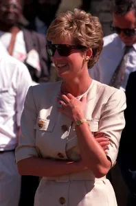 01416 Prints: PRINCESS OF WALES WEARING SUNGLASSES AND SMILING DURING A VISIT TO RED CROSS CHARITY