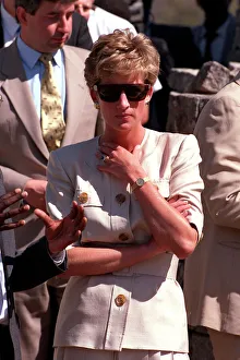 01416 Prints: PRINCESS OF WALES WEARING SUNGLASSES AND SMILING DURING A VISIT TO RED CROSS CHARITY