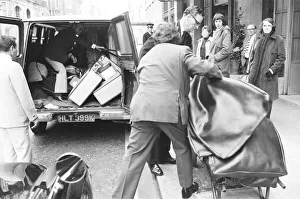 00303 Prints: Prior to singer Frank Sinatra departure from Claridges Hotel a small van arrives