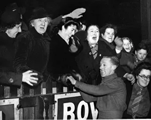 Homecoming Prints: Private Robert Martin from Glasgow is welcomed home on leave at Waverley Station