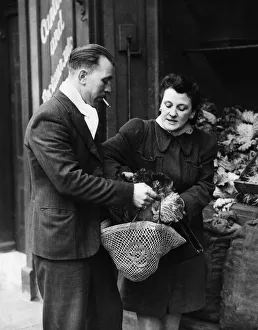 00095 Prints: Private Ted Saunders of the 2nd Army out shopping with his wife Margaret in Bermondsey