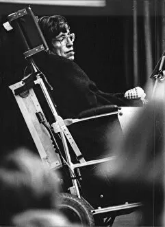 Images Dated 10th January 1991: Professor Stephen Hawking at Darwin Lecture, Cambridge January 1991