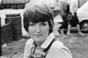 00960 Prints: Prospective Labour member of Parliament Harriet Harman canvassing in Peckham