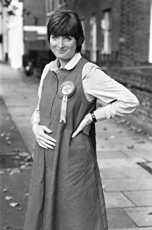 00960 Prints: Prospective Labour member of Parliament Harriet Harman tours Peckham where she is
