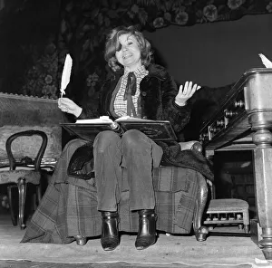 00858 Prints: Prunella Scales stars in An Evening With Queen Victoria