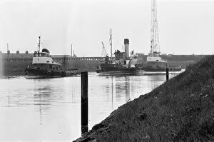 Images Dated 1st January 1973: PS John H Amos, paddlewheel tugboat, built in Scotland in 1931, pictured going down river