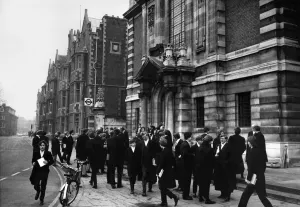 Private Prints: Pupils of Eton school changing class during the morning break around 11: 00