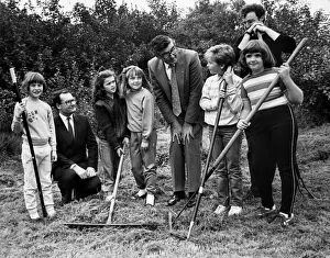 Pupils from John Fisher School in Knowsley Village pictured with former Environment