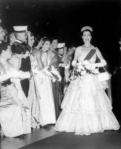 Australasia Prints: The Queen in all her glory made her regal entry to the Hobart City Hall in Tasmania