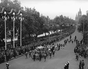 Big Ben Prints: The Queen and the Duke of Edinburgh in the gold state coach pass down Victoria Embankment