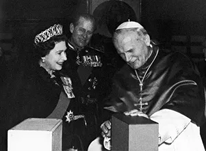 Medals Prints: The Queen with the Duke of Edinburgh are pictured with Pope John Paul II during a State