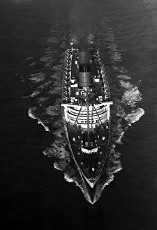 Monarchy Prints: Queen Elizabeth 1948 leaving Southampton after being held up for two weeks by