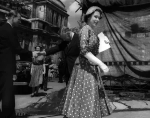 Queen Elizabeth - 1953 leaves Westminister Abbey after the rehearsal for