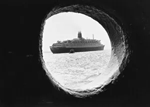 Images Dated 24th July 1990: Queen Elizabeth 2, ocean liner, built for the Cunard Line which was operated by Cunard as