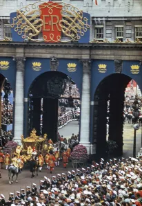 Carriage Prints: Queen Elizabeth Coronation II, the coach at Admiralty Arch, London, 2nd June 1953