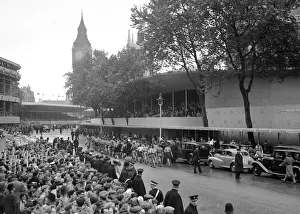 Big Ben Prints: Queen Elizabeth Coronation II June 1953 Crowds awaiting the Queens Coronation