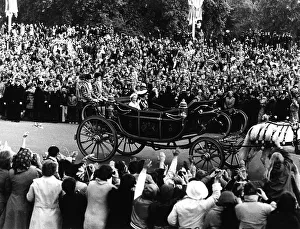 00182 Prints: Queen Elizabeth I1 and Prince Philip June 1977 on their way back from St Pauls