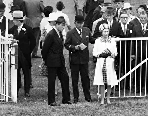 00083 Prints: Queen Elizabeth II accompanied by the Duke of Norfolk watching the parade of Oaks runners