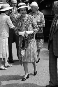 01378 Prints: Queen Elizabeth II attends a garden party at Holland House Hostel to mark the Golden