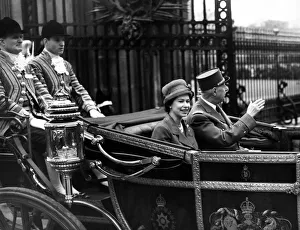 Carriage Prints: Queen Elizabeth II with Charles de Gaulle on their carriage journey from Victoria Station