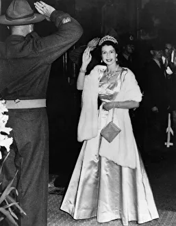 Queen Elizabeth II gives a special wave as enters the Auckland Town Hall, New Zealand