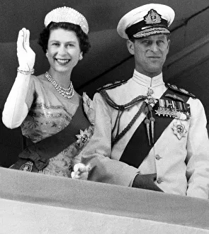 Princes Prints: Queen Elizabeth II and her husband Prince Philip waving at Kaduna