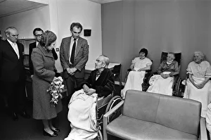 01391 Prints: Queen Elizabeth II opens the Royal Surrey County Hospital