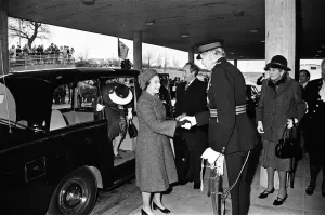 01391 Prints: Queen Elizabeth II opens the Royal Surrey County Hospital