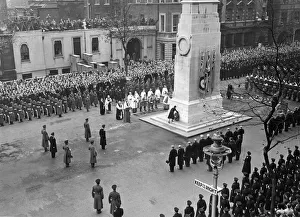 00083 Prints: Queen Elizabeth II placing her wreath in the Service of Remembrance at the Cenotaph